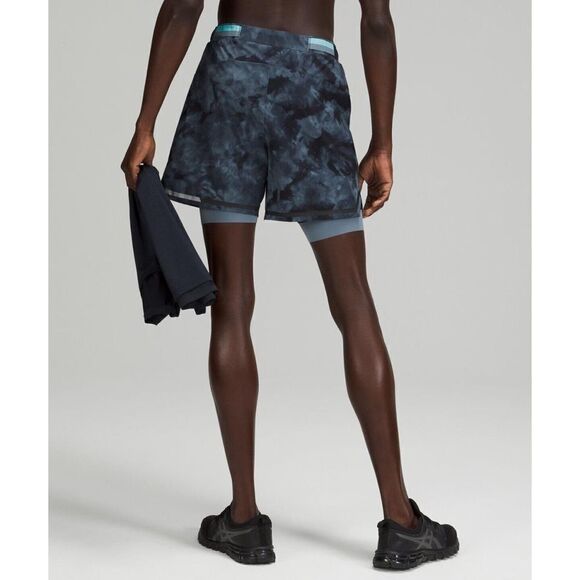 LULULEMON MEN SURGE SHORT
6" LINED BOLD LINES SPRAY - Picture 2 of 10